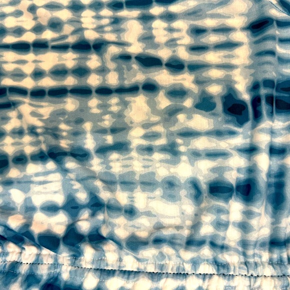 Lightweight top with gathering in the middle. Size L. - Picture 8 of 8